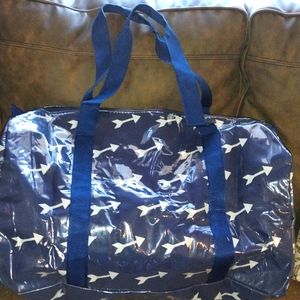 🇺🇸COPY - Large Collapsible Duffel Bag with Arrow Design NWOT